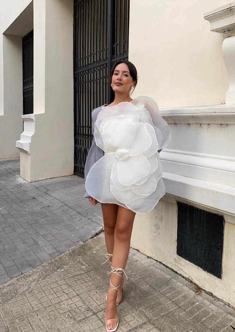 Bianca | Abito Mini a Spalla Scoperta con Fiori