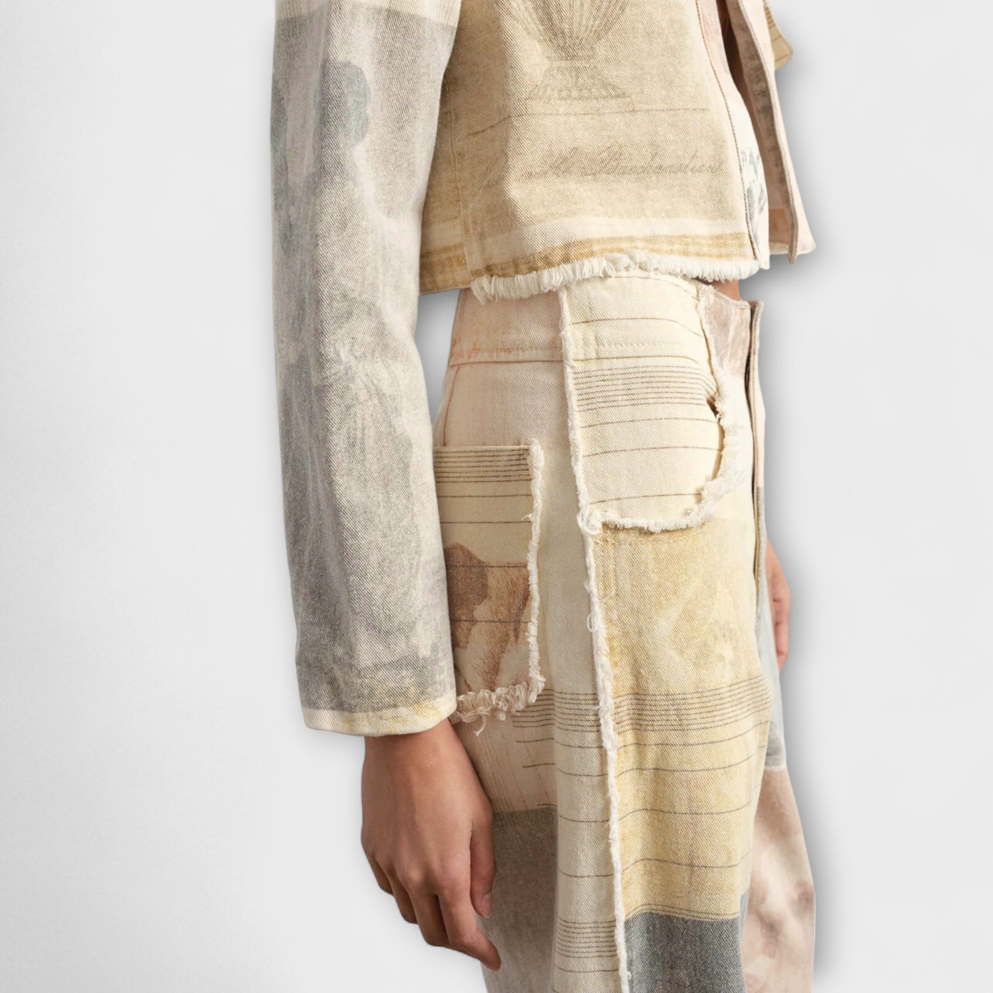 Rhea – Jeans a gamba larga stampate con un tocco vintage