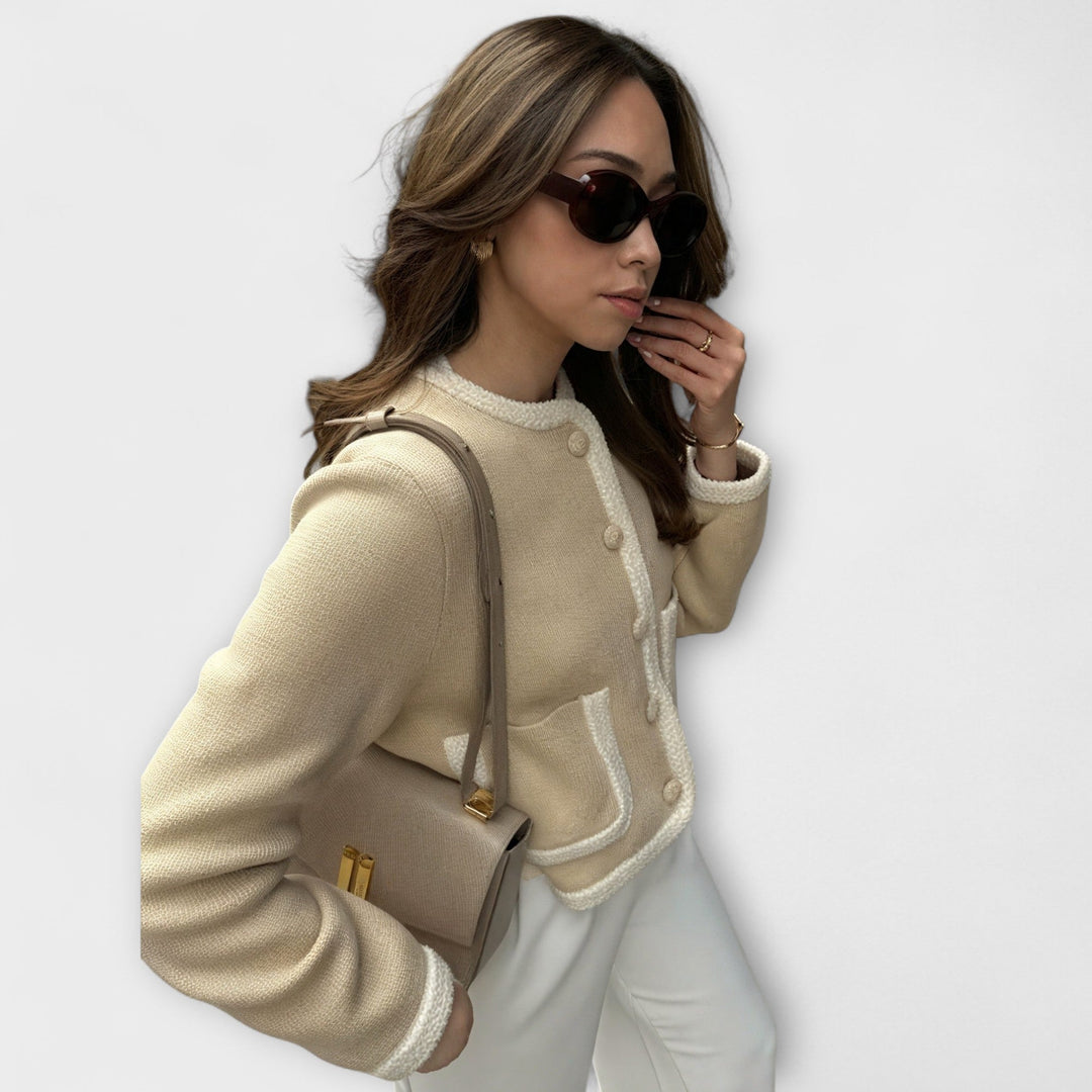 Cardigan Classico con Tasche Decorative