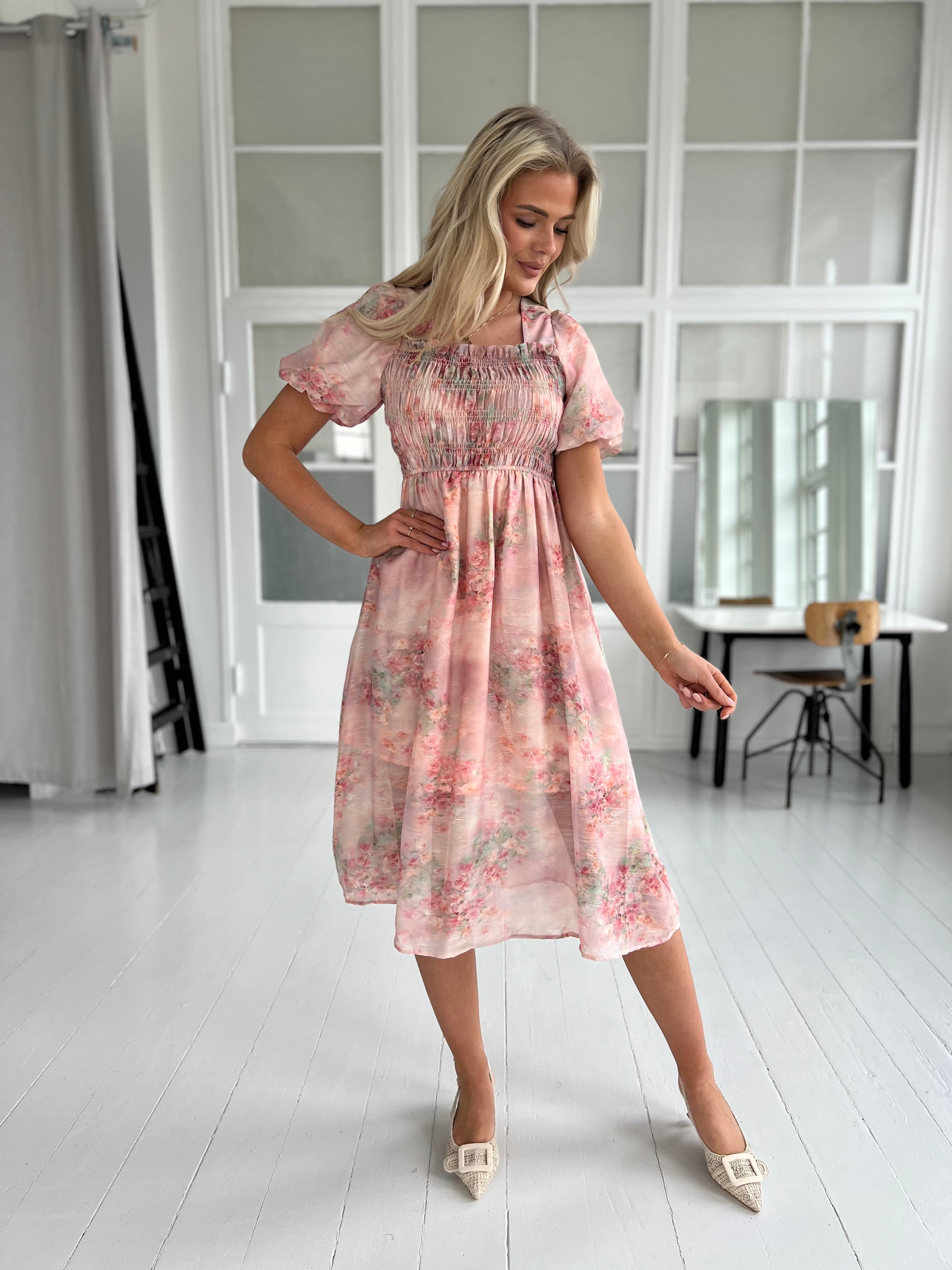 Victoria™ | Maya Peach Flower Dress