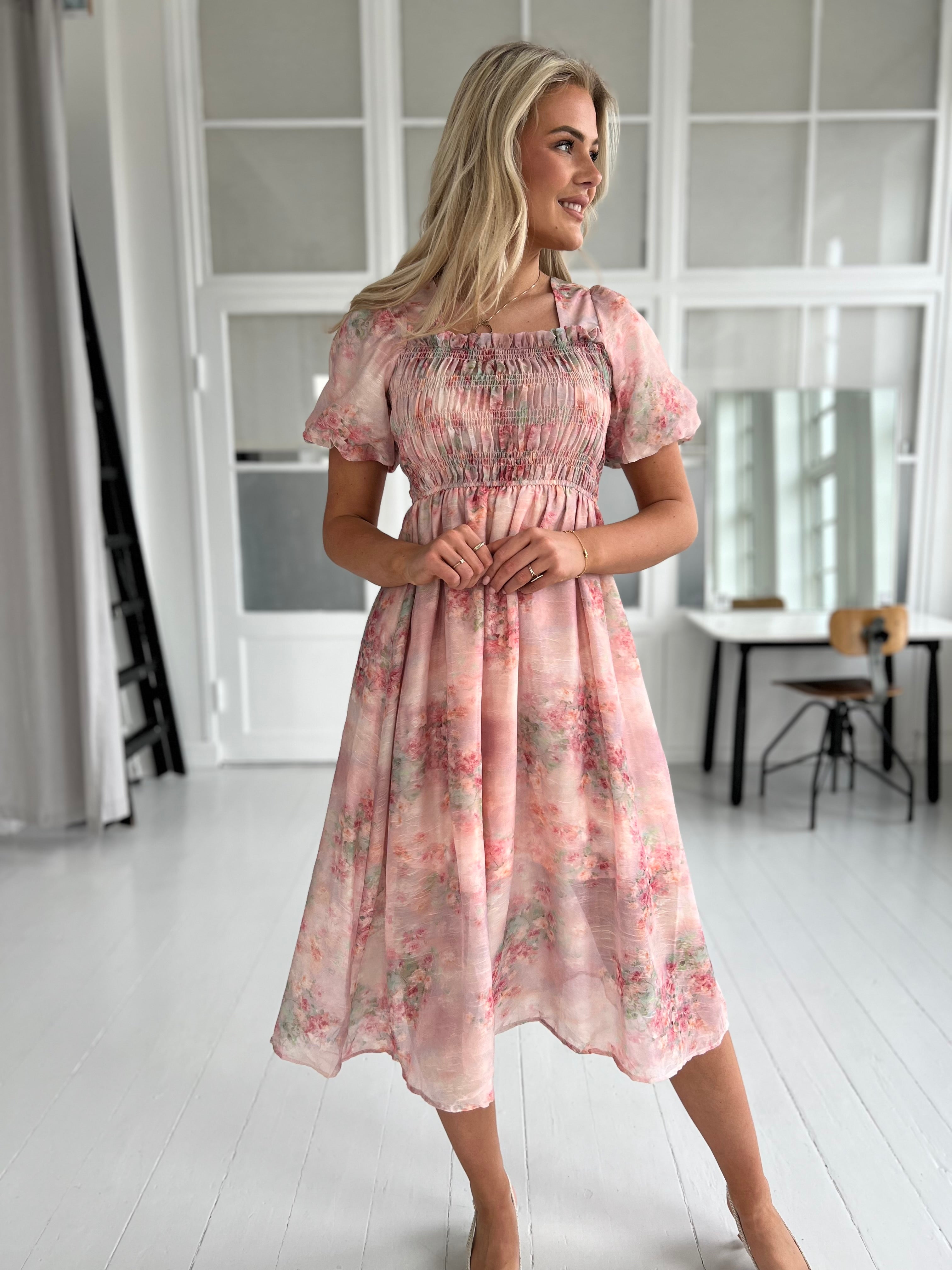 Victoria™ | Maya Peach Flower Dress