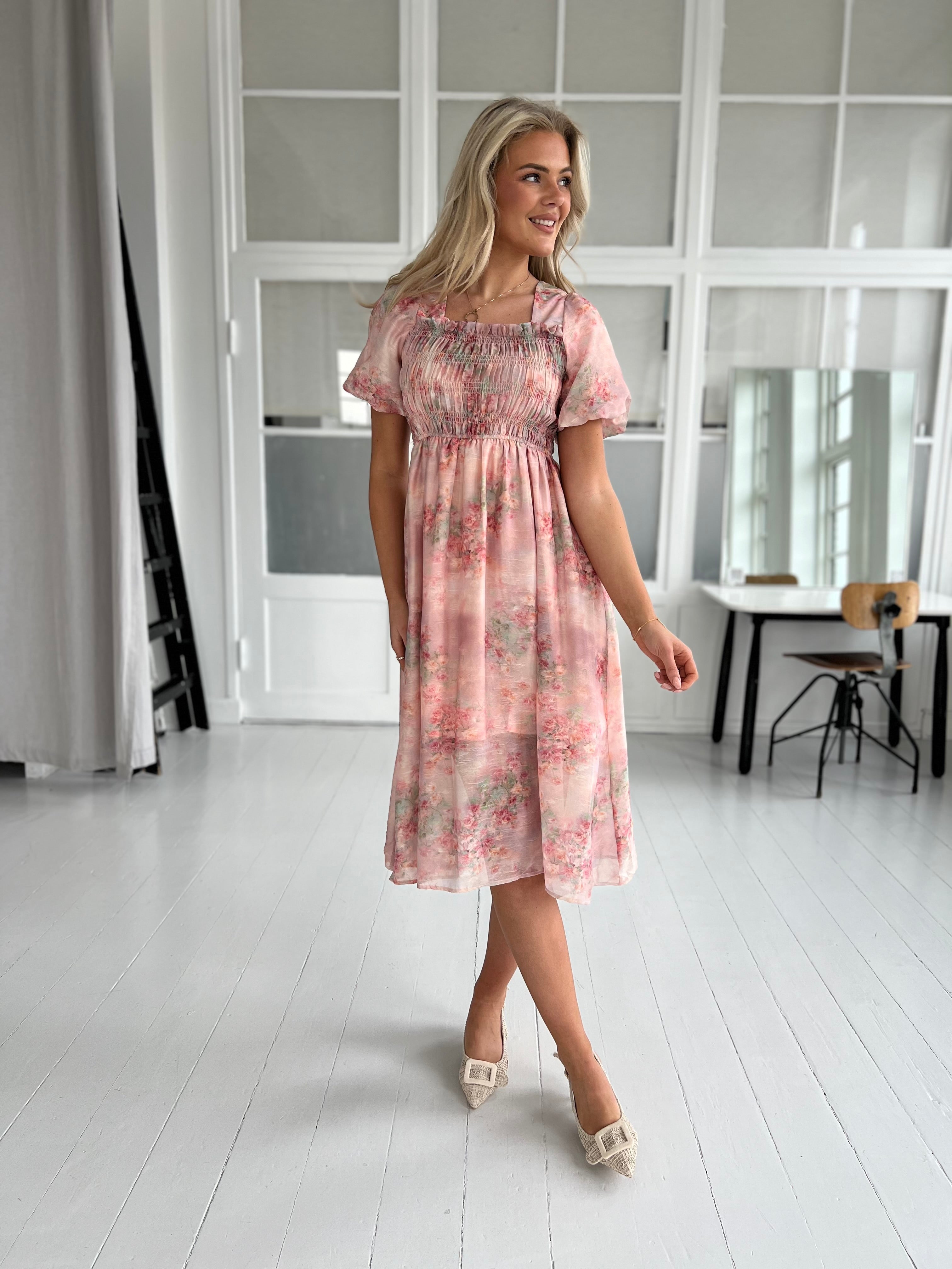 Victoria™ | Maya Peach Flower Dress