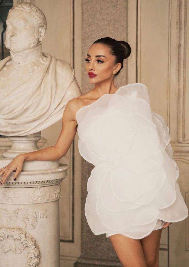 Bianca | Abito Mini a Spalla Scoperta con Fiori