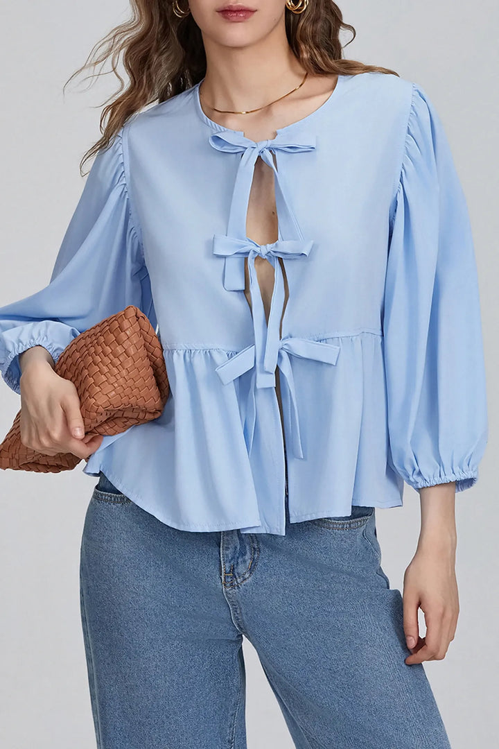 Sofia™ | Blusa con maniche a sbuffo, peplum e fiocchetti